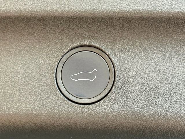 Used 2023 Tesla Model Y Performance image 34