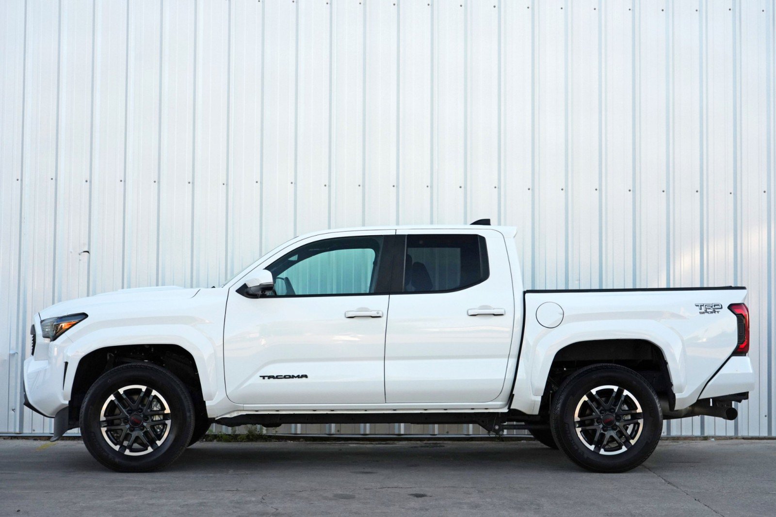 Used 2024 Toyota Tacoma TRD Sport w/ TRD Sport Premium Package AWD/4WD image 9