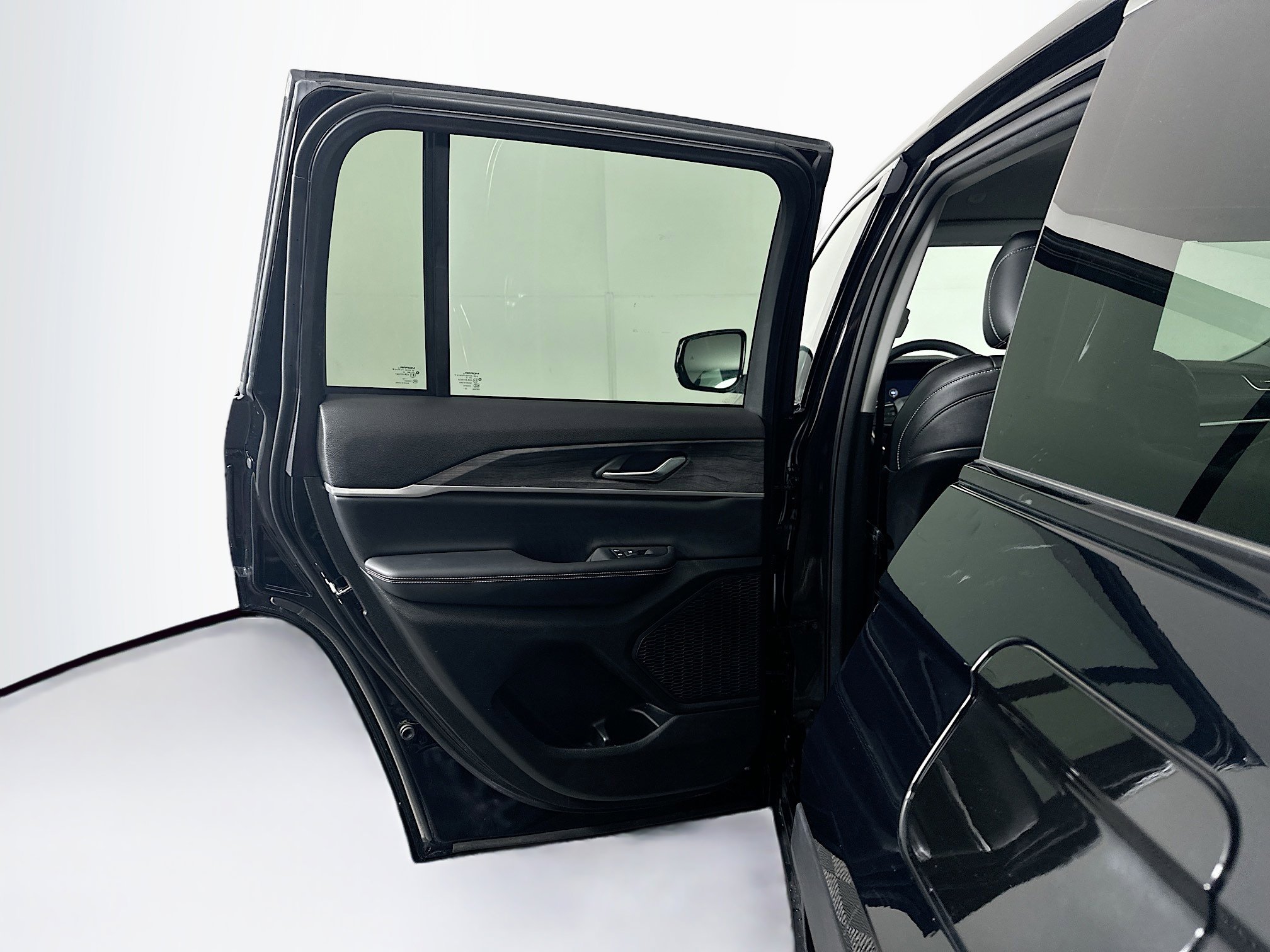 Used 2023 Jeep Grand Cherokee Limited image 26