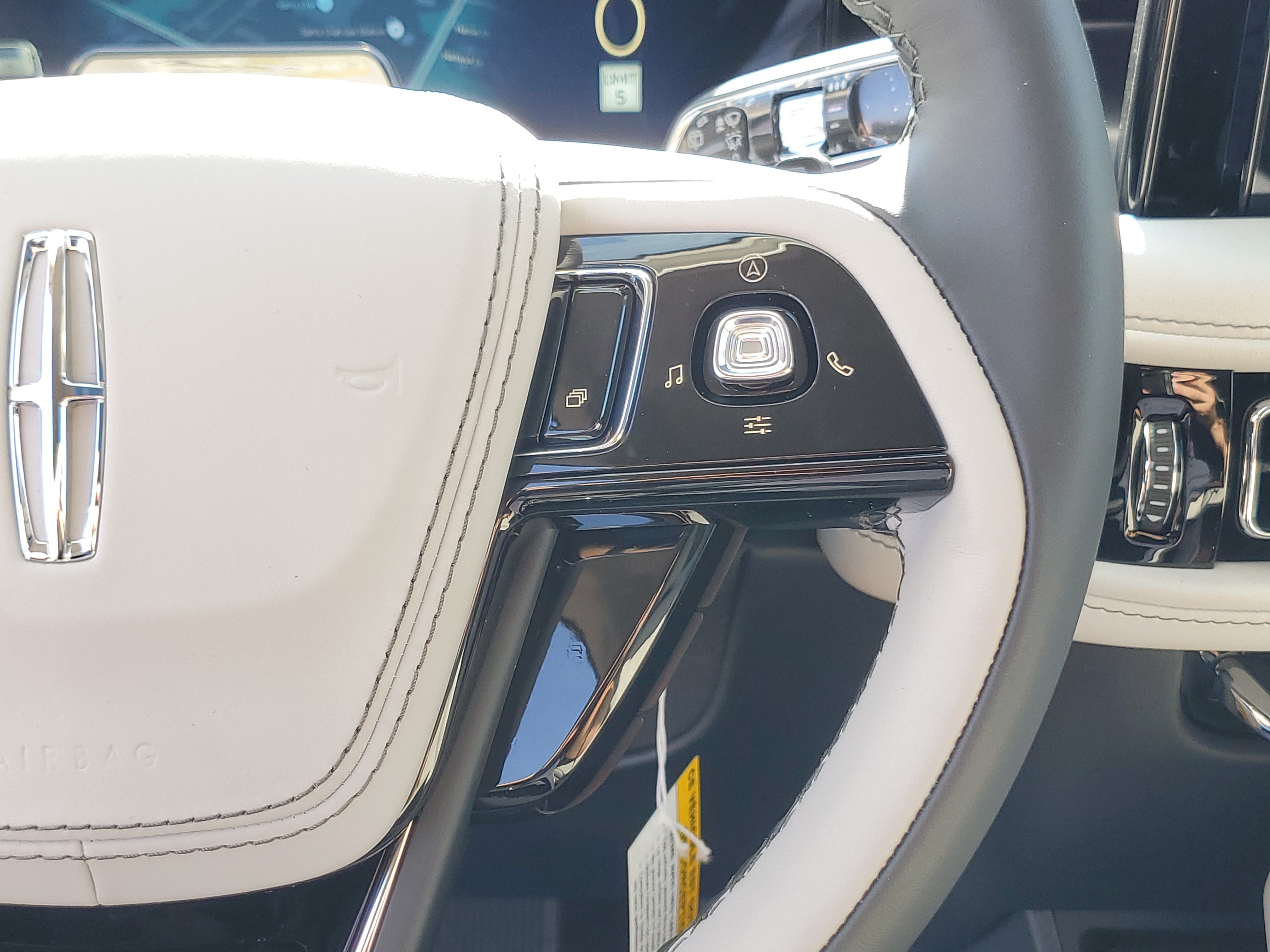 New 2027 Lincoln Aviator AWD image 17