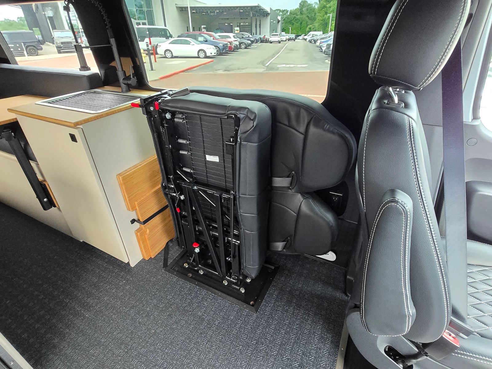 Used 2025 Mercedes-Benz Sprinter 2500 image 32