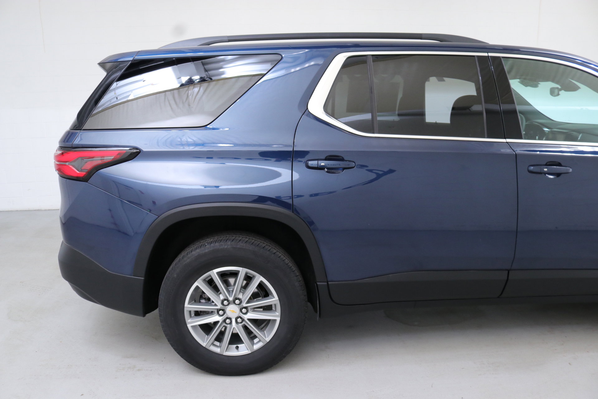 Used 2023 Chevrolet Traverse LT image 9
