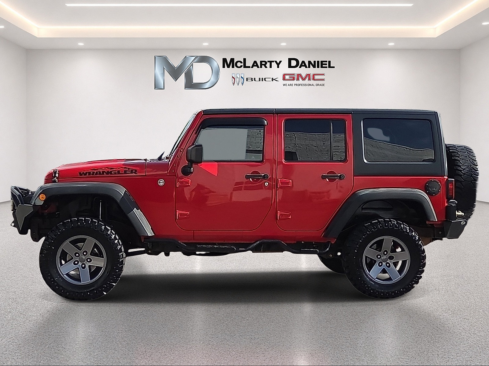 Used 2015 Jeep Wrangler Unlimited Sport w/ Connectivity Group AWD/4WD image 2