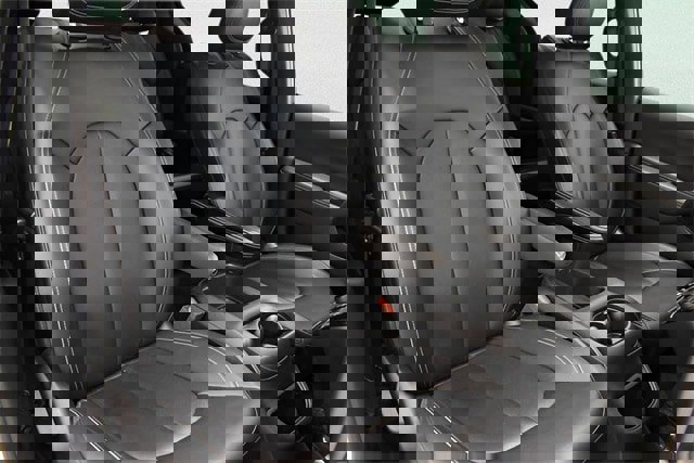 Used 2025 Chrysler Pacifica Select image 6