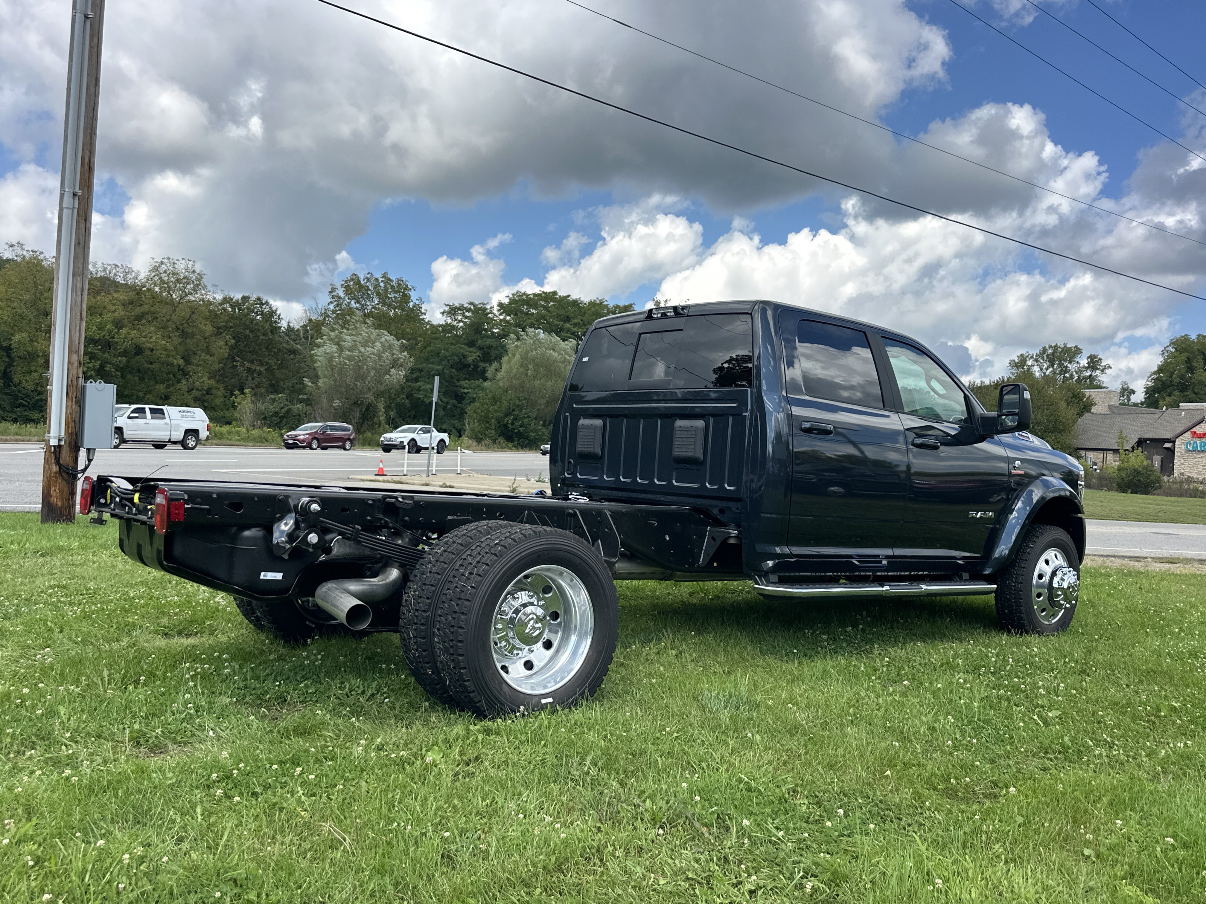New 2027 RAM 5500 4x4 Crew Cab w/ Laramie Trim Package image 18