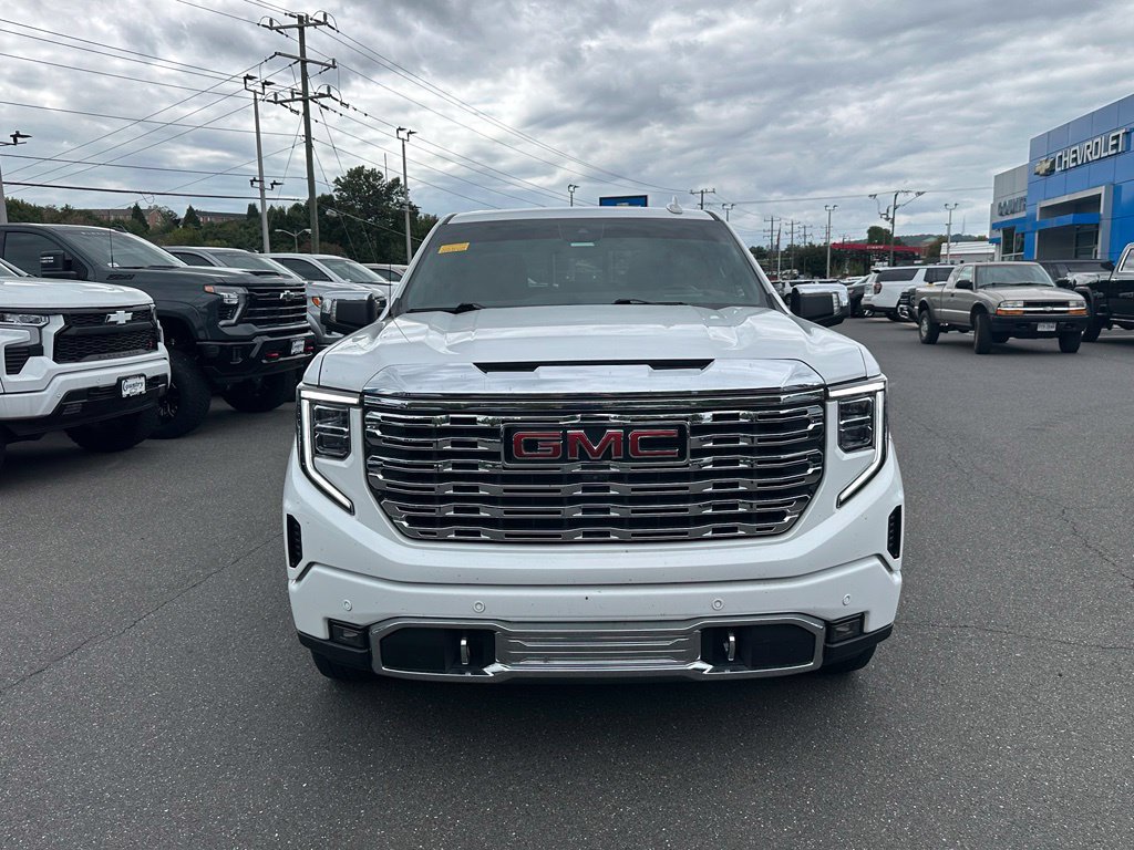 Used 2023 GMC Sierra 1500 Denali w/ Denali Reserve Package AWD/4WD image 4