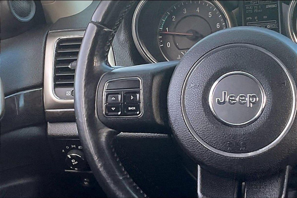 Used 2011 Jeep Grand Cherokee Laredo AWD/4WD image 11
