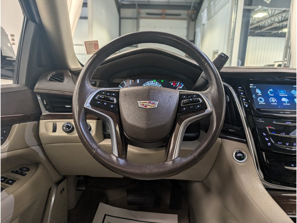 Used 2017 Cadillac Escalade Luxury AWD/4WD image 11
