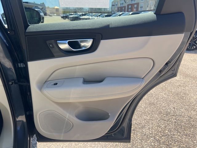 Used 2021 Volvo XC60 T5 Momentum w/ Advanced Package AWD/4WD image 18