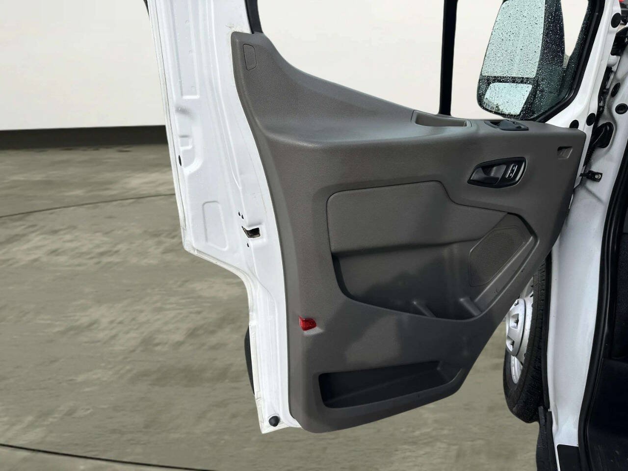 Used 2022 Ford Transit 150 Low Roof AWD image 10
