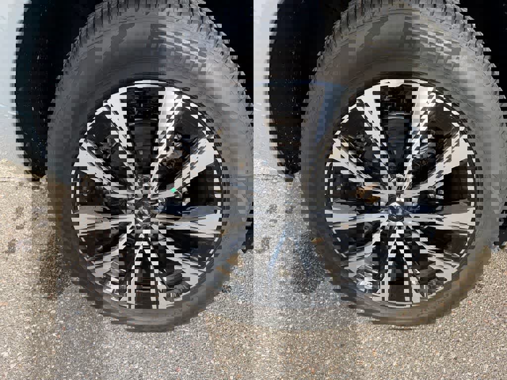 Used 2024 Volvo XC60 B5 Plus w/ Protection Package Premier image 11