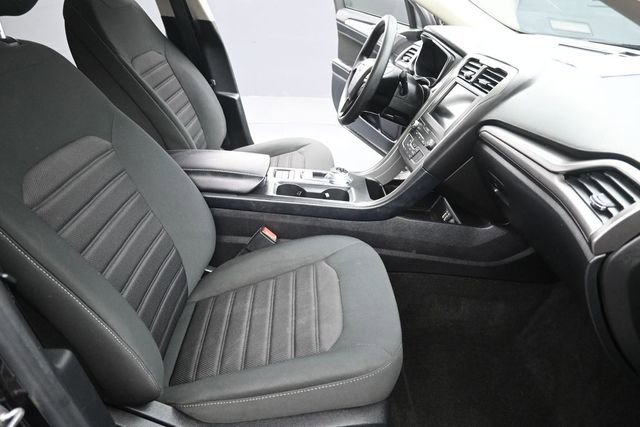 Used 2020 Ford Fusion SE FWD image 15