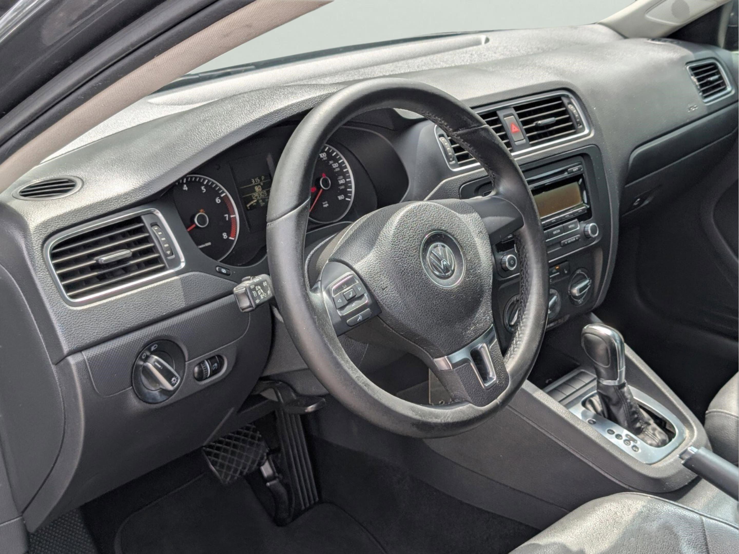 Used 2012 Volkswagen Jetta SE FWD image 31