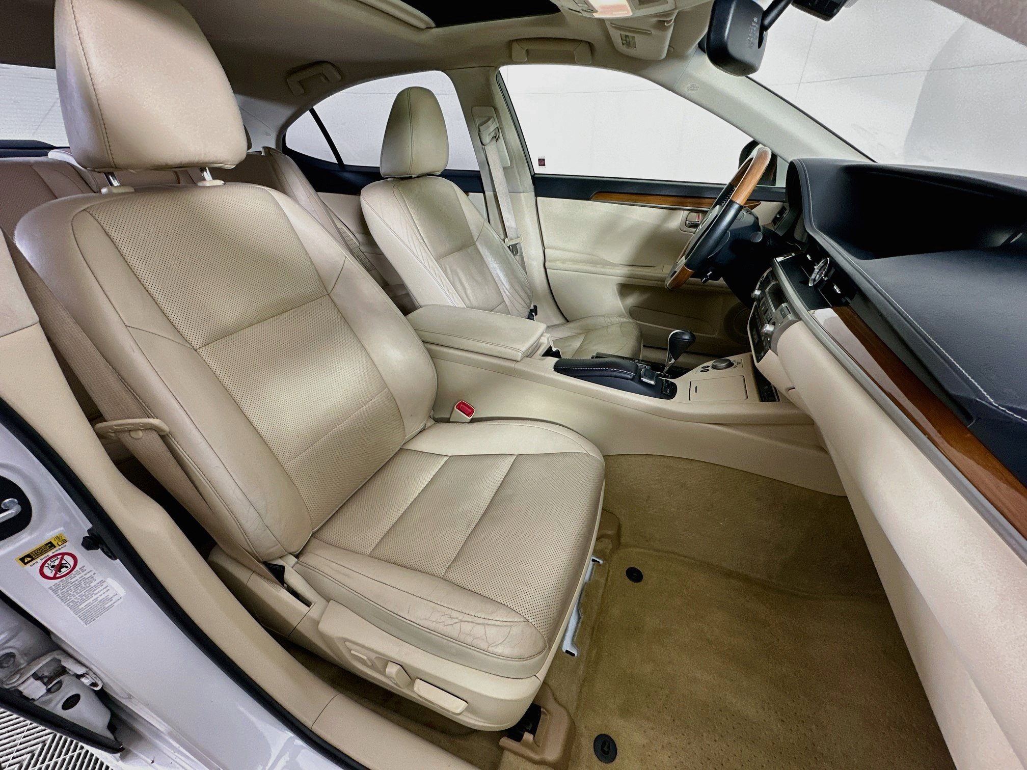 Used 2015 Lexus ES 300h w/ Navigation System Package FWD image 32