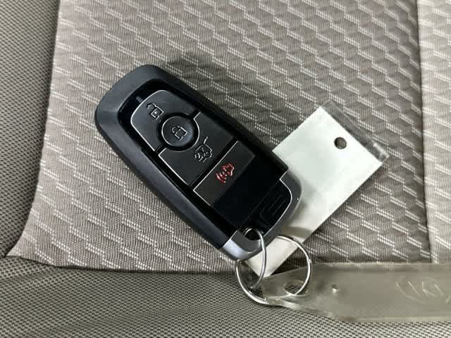 Used 2023 Ford Explorer XLT AWD/4WD image 32