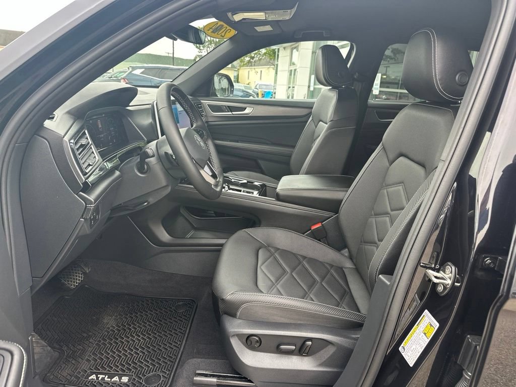 Used 2024 Volkswagen Atlas Cross Sport SE AWD/4WD image 13