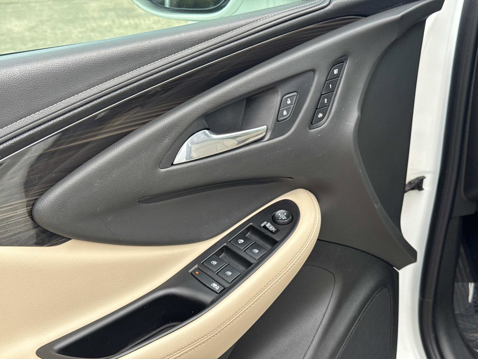 Used 2019 Buick Envision Premium w/ Driver Confidence Package image 17