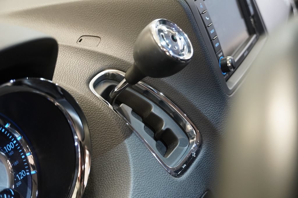 Used 2014 Chrysler Town & Country Touring-L FWD image 23
