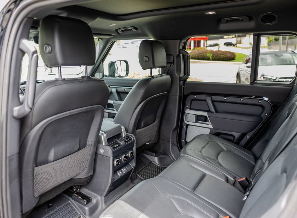Used 2023 Land Rover Defender 130 SE AWD/4WD image 20