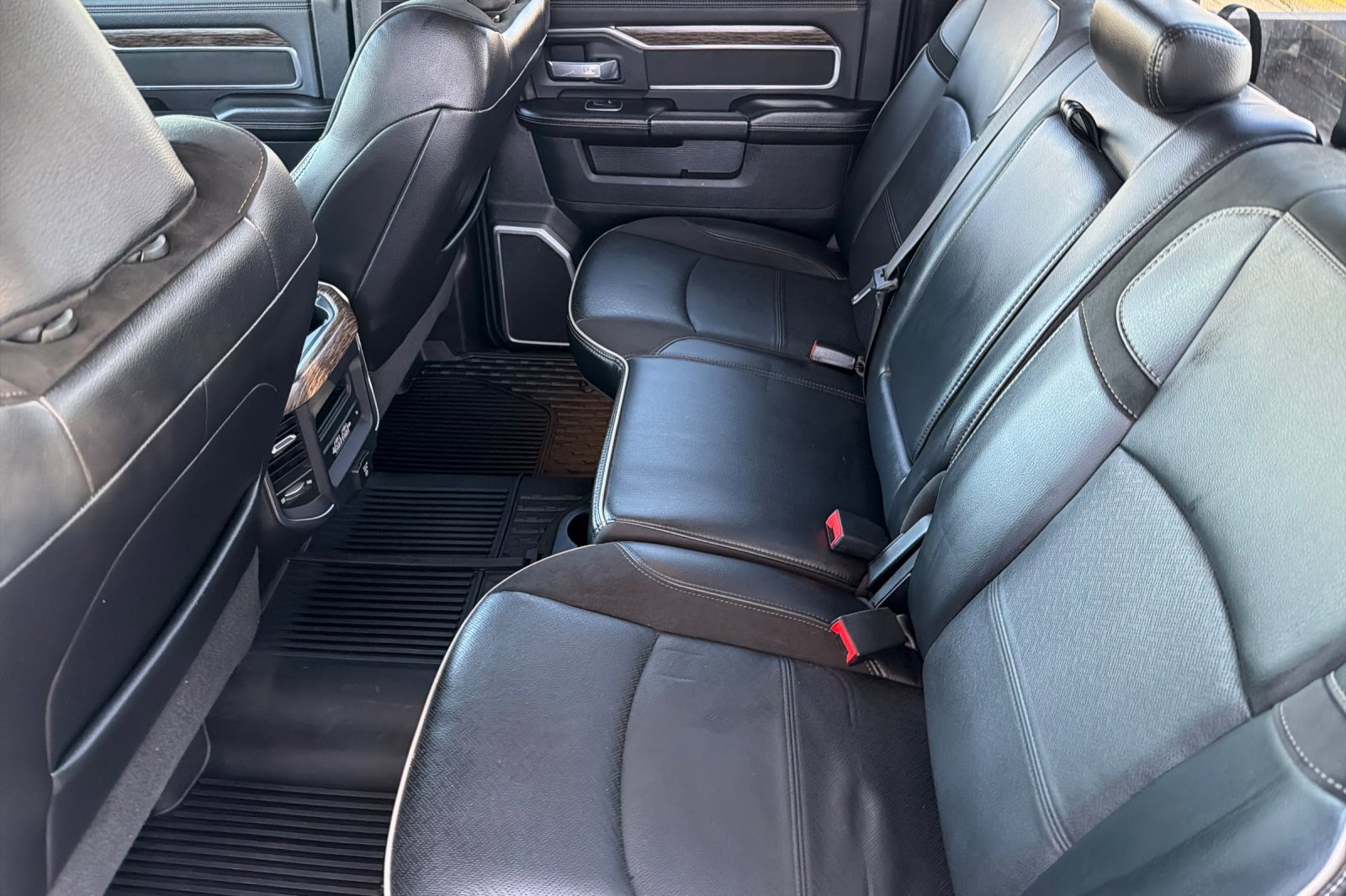 Used 2020 RAM 3500 Laramie image 12