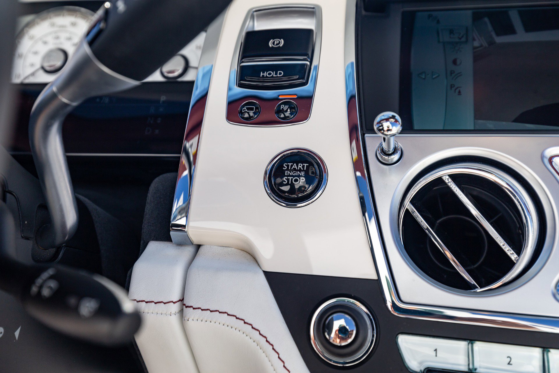 Used 2017 Rolls-Royce Dawn image 59