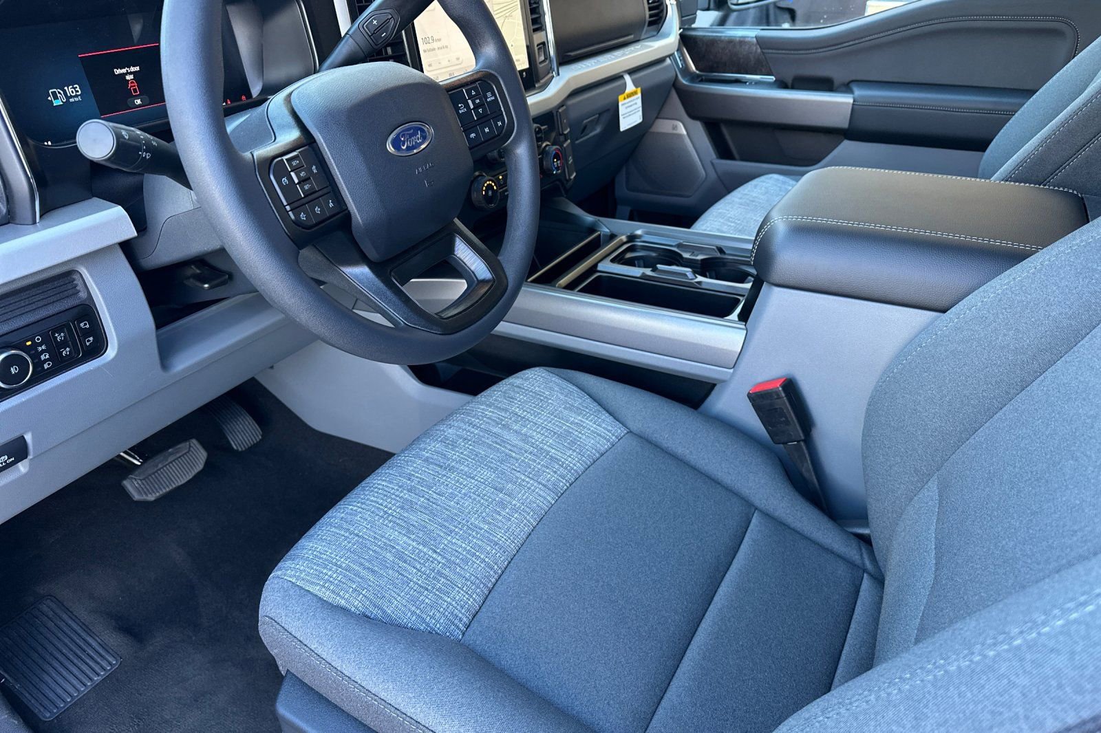 New 2026 Ford F250 XLT w/ XLT Premium Package AWD/4WD image 9