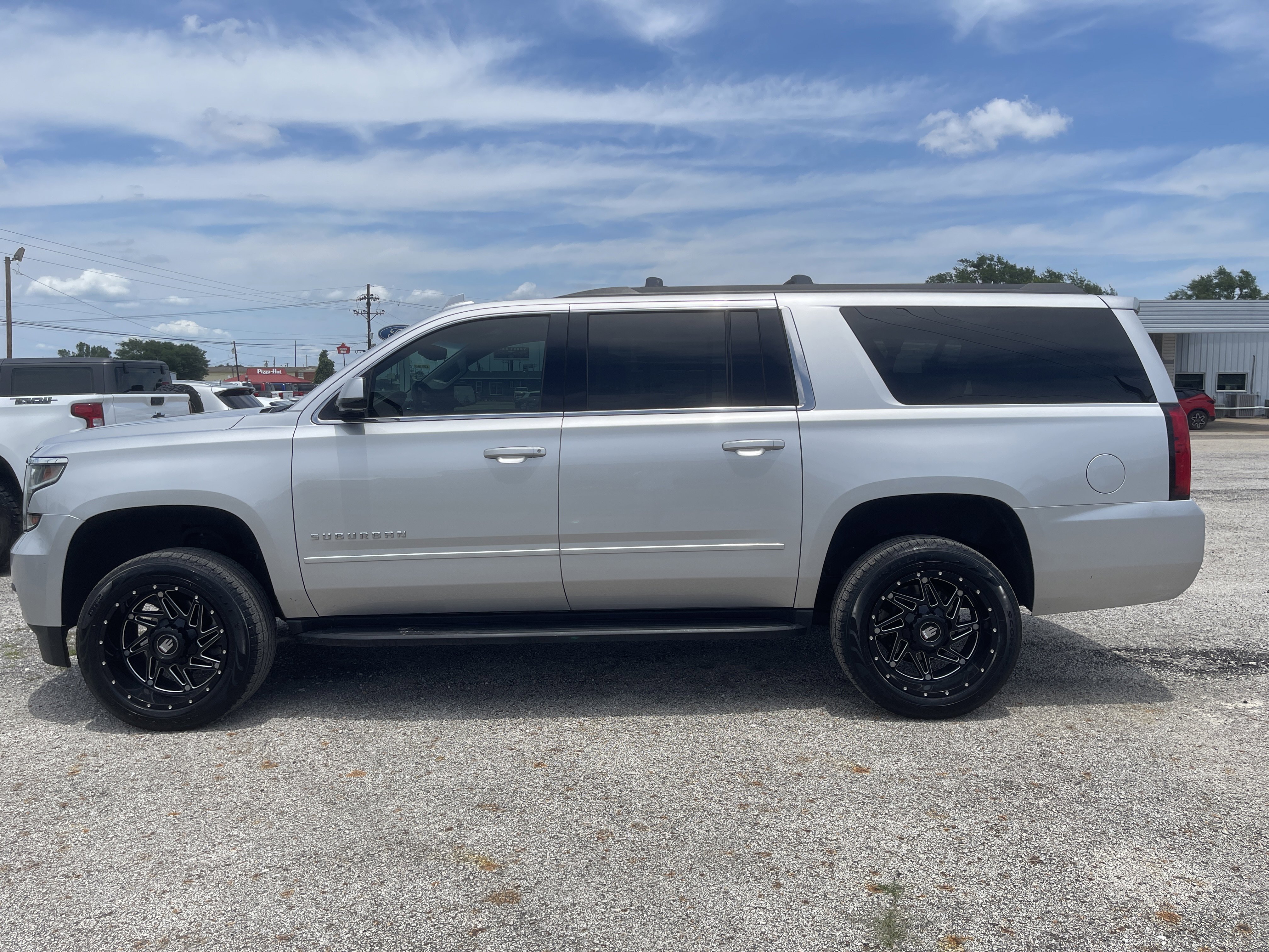 Used 2019 Chevrolet Suburban LS w/ All-Season Package RWD image 7
