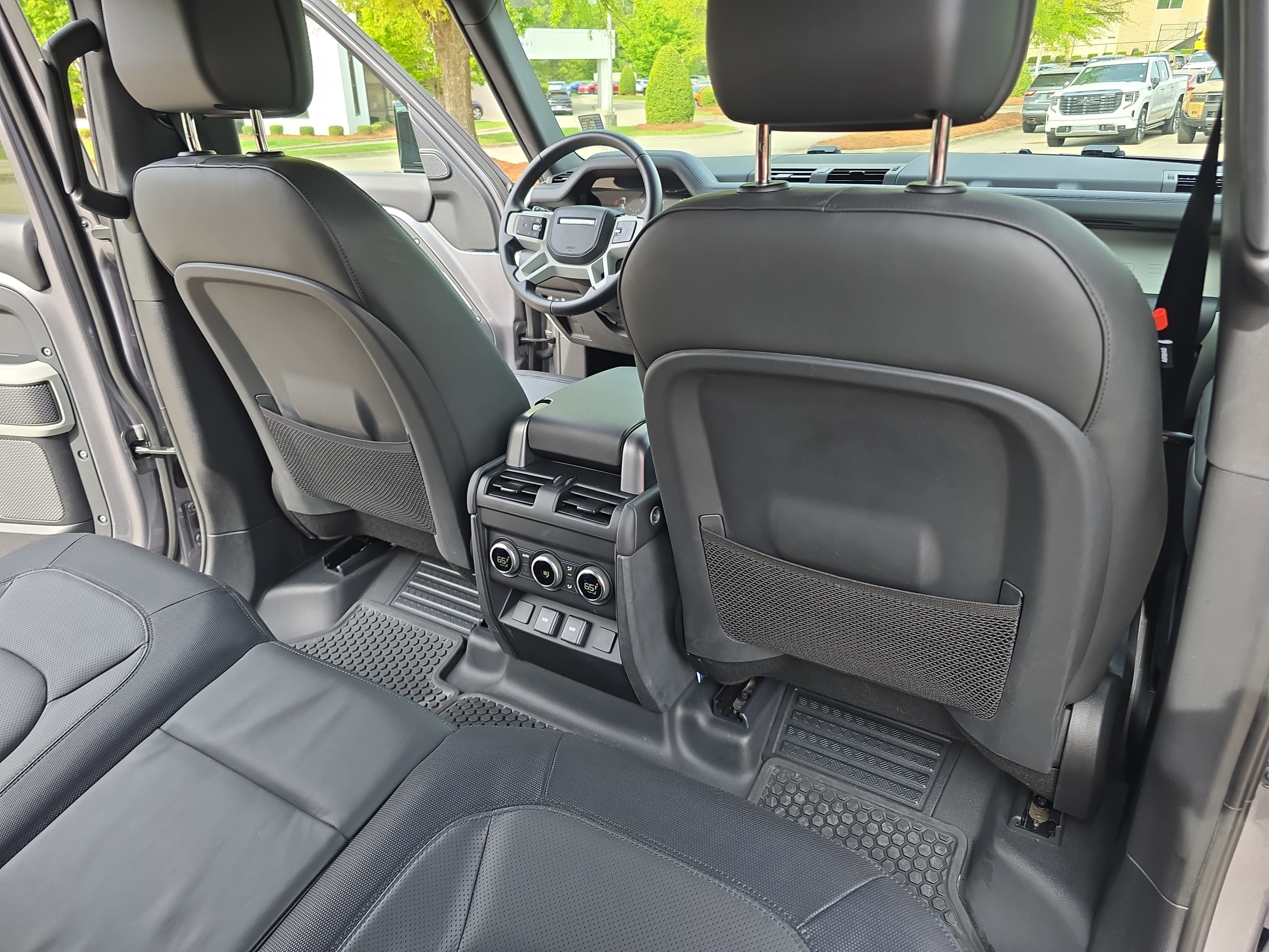 Certified 2024 Land Rover Defender 110 X-Dynamic SE image 11