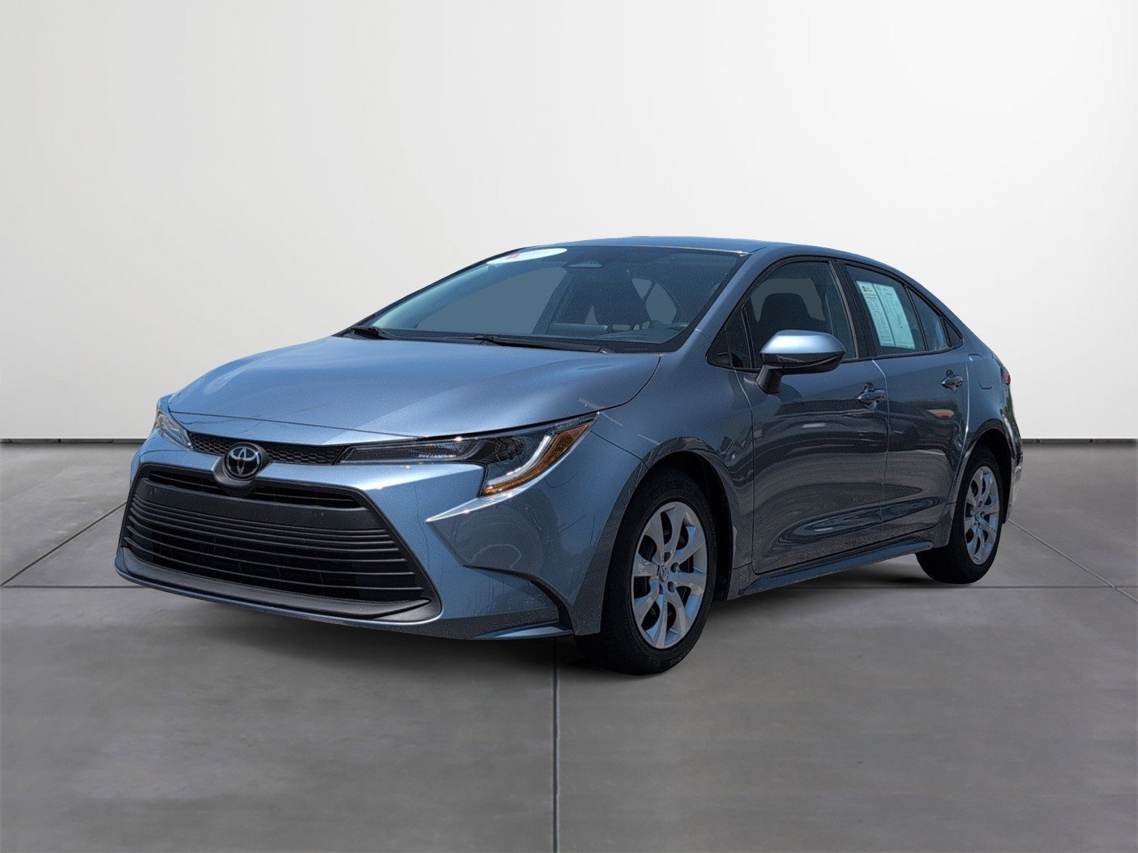 Used 2023 Toyota Corolla LE FWD image 2