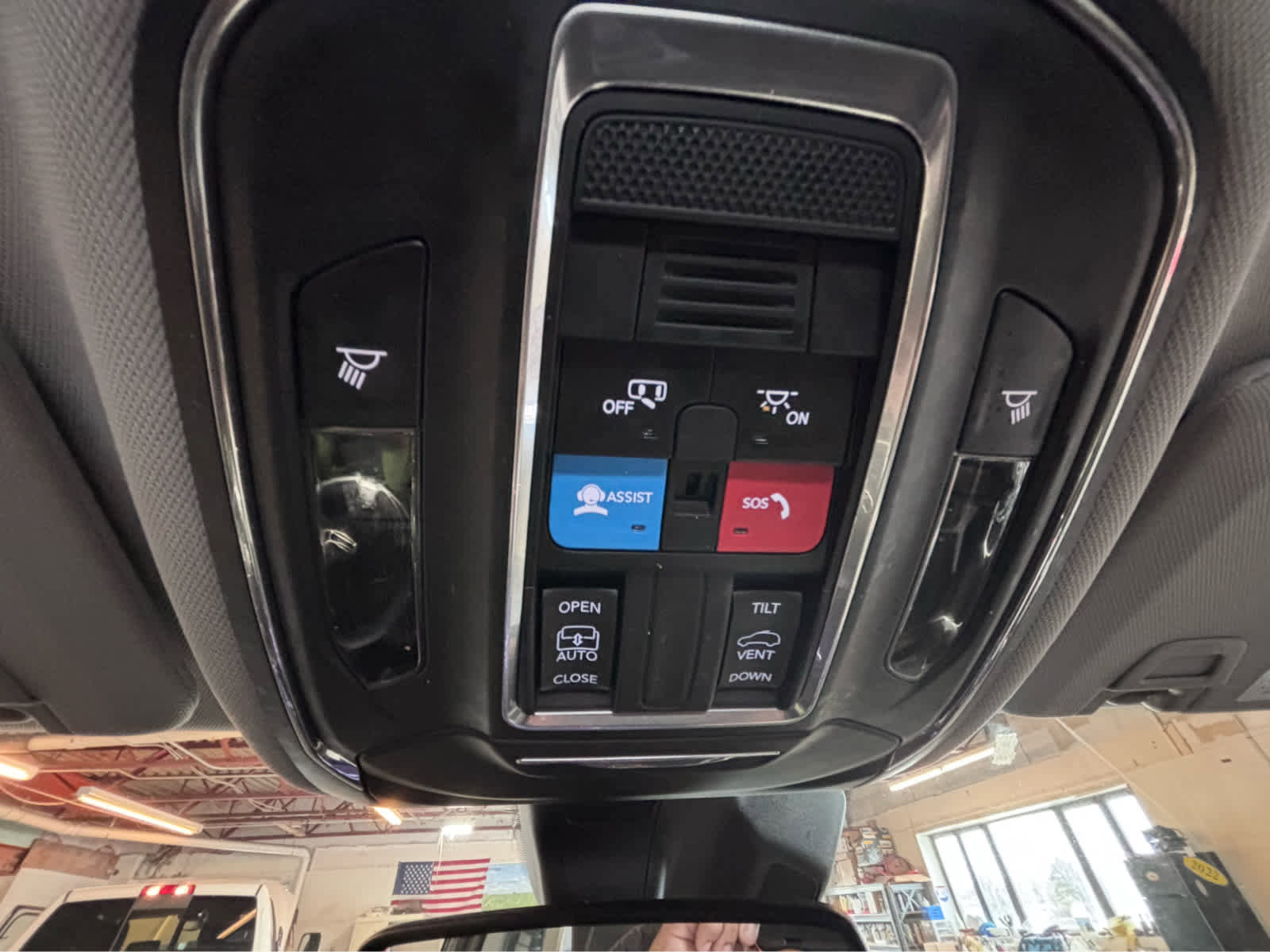 Used 2023 Jeep Grand Cherokee Laredo X image 22