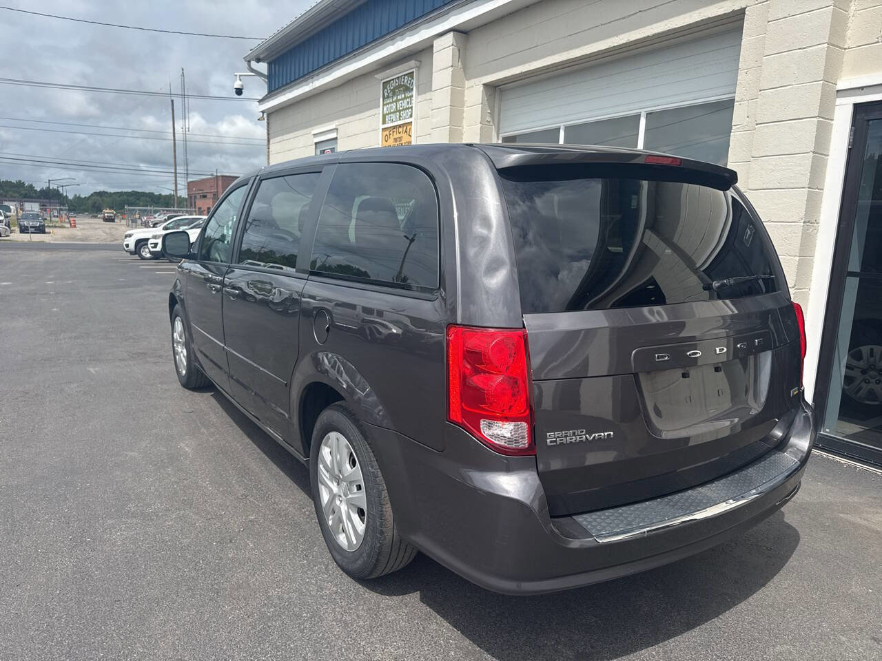 Used 2017 Dodge Grand Caravan SE image 7