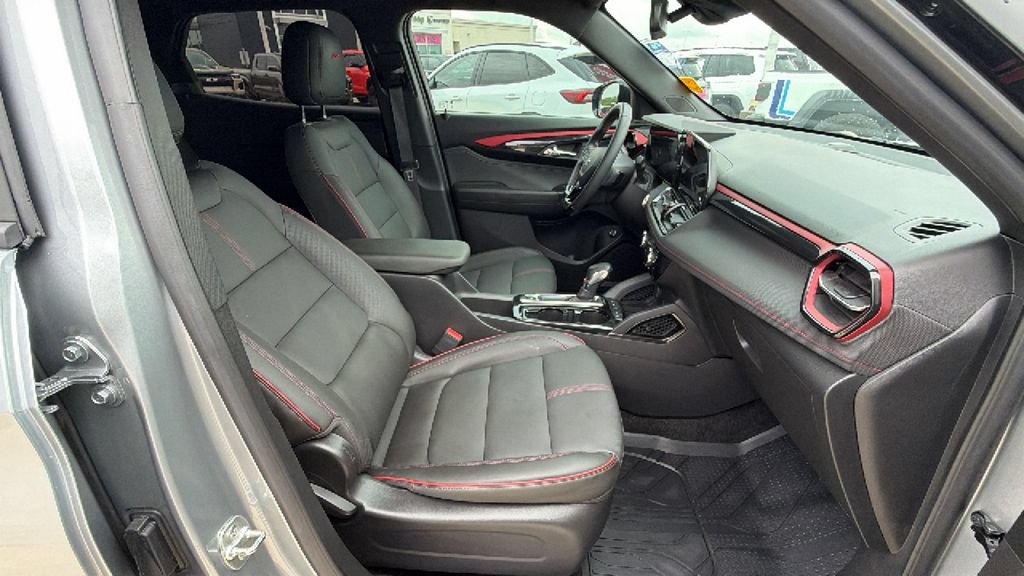 Used 2025 Chevrolet TrailBlazer RS w/ Convenience Package FWD image 31