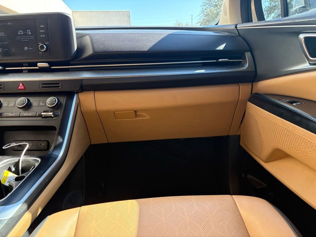 Used 2022 Kia Carnival LX image 9