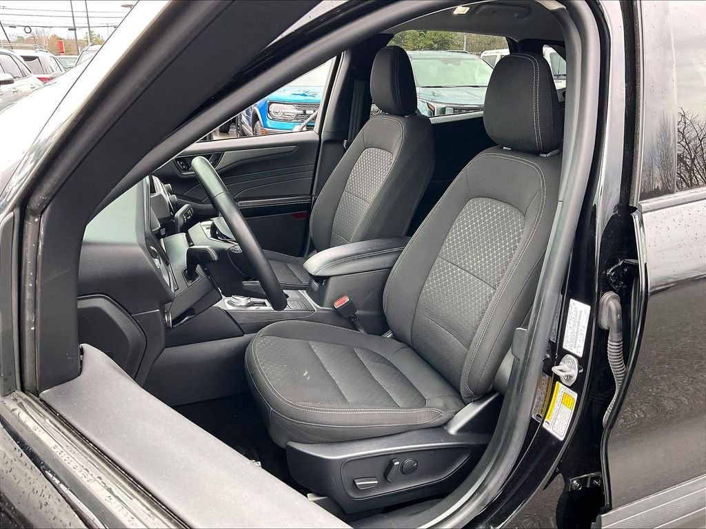Used 2024 Ford Escape Active AWD/4WD image 9