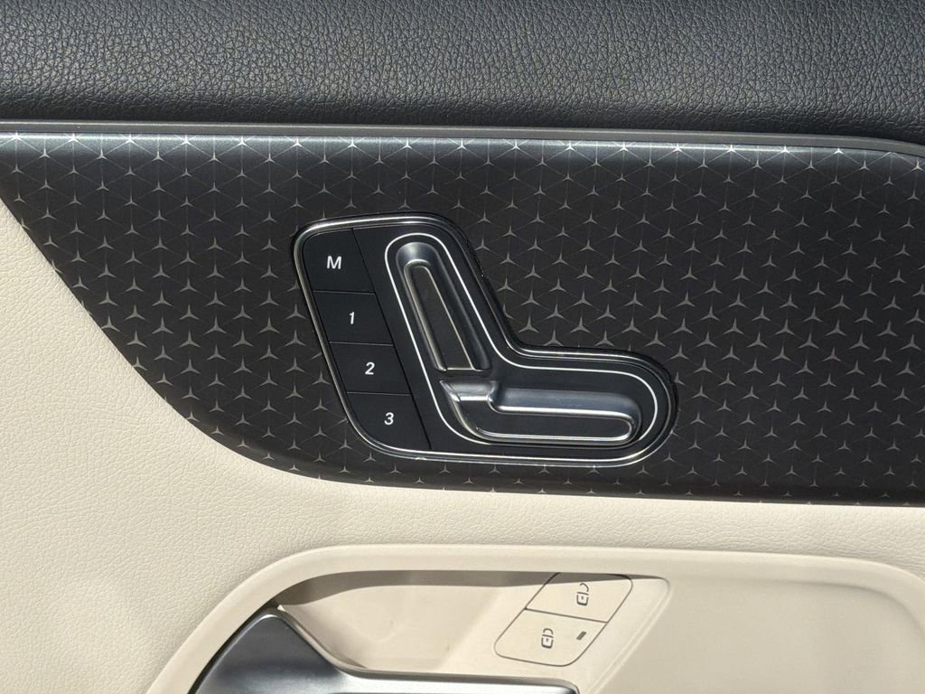 Used 2025 Mercedes-Benz GLA 250 image 21