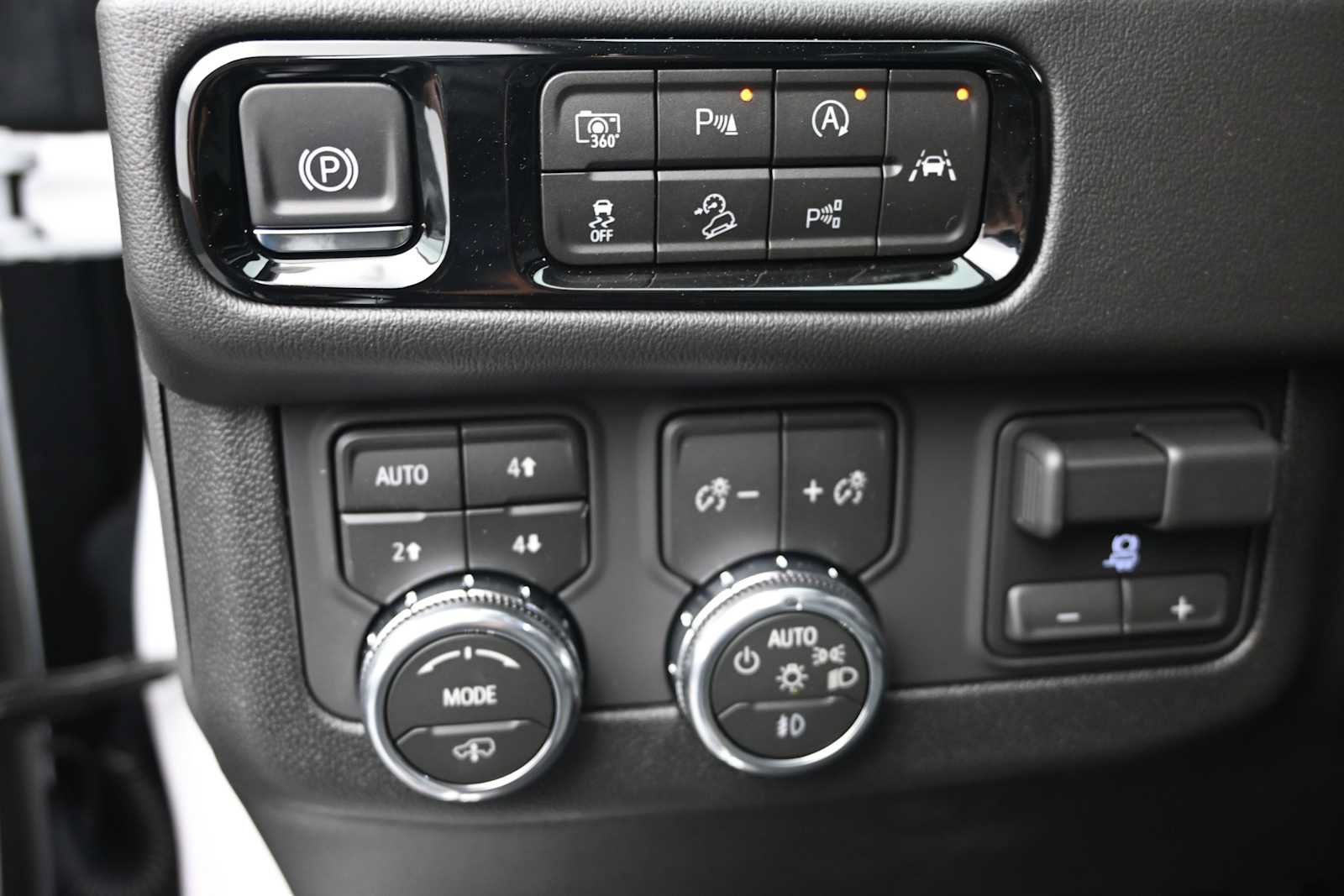 New 2026 GMC Yukon AT4 w/ AT4 Premium Plus Package AWD/4WD image 16