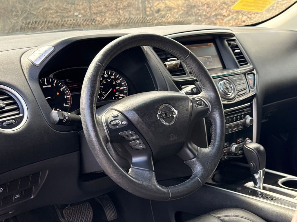 Used 2016 Nissan Pathfinder SV image 27