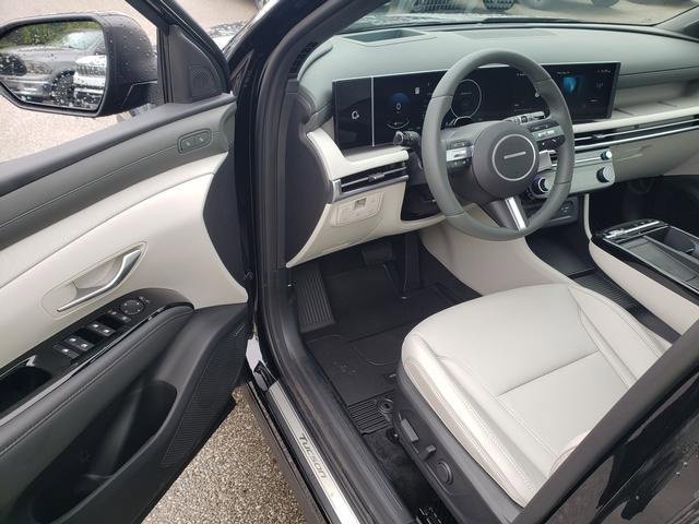 New 2025 Hyundai Tucson Limited image 7