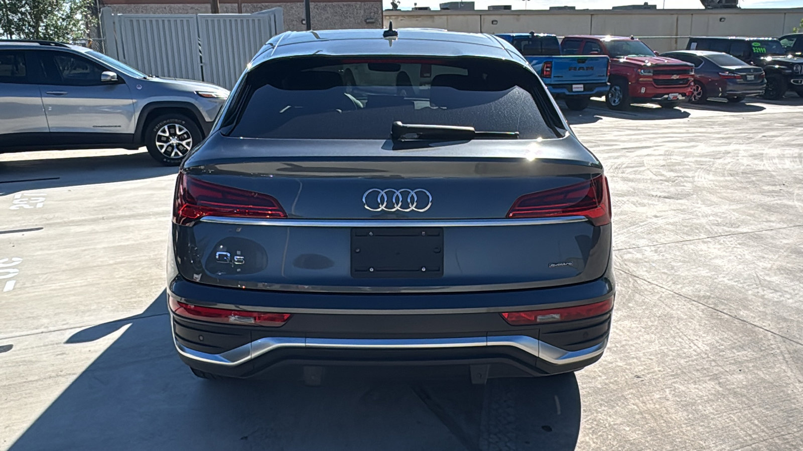Used 2023 Audi Q5 2.0T Premium w/ Convenience Package image 6