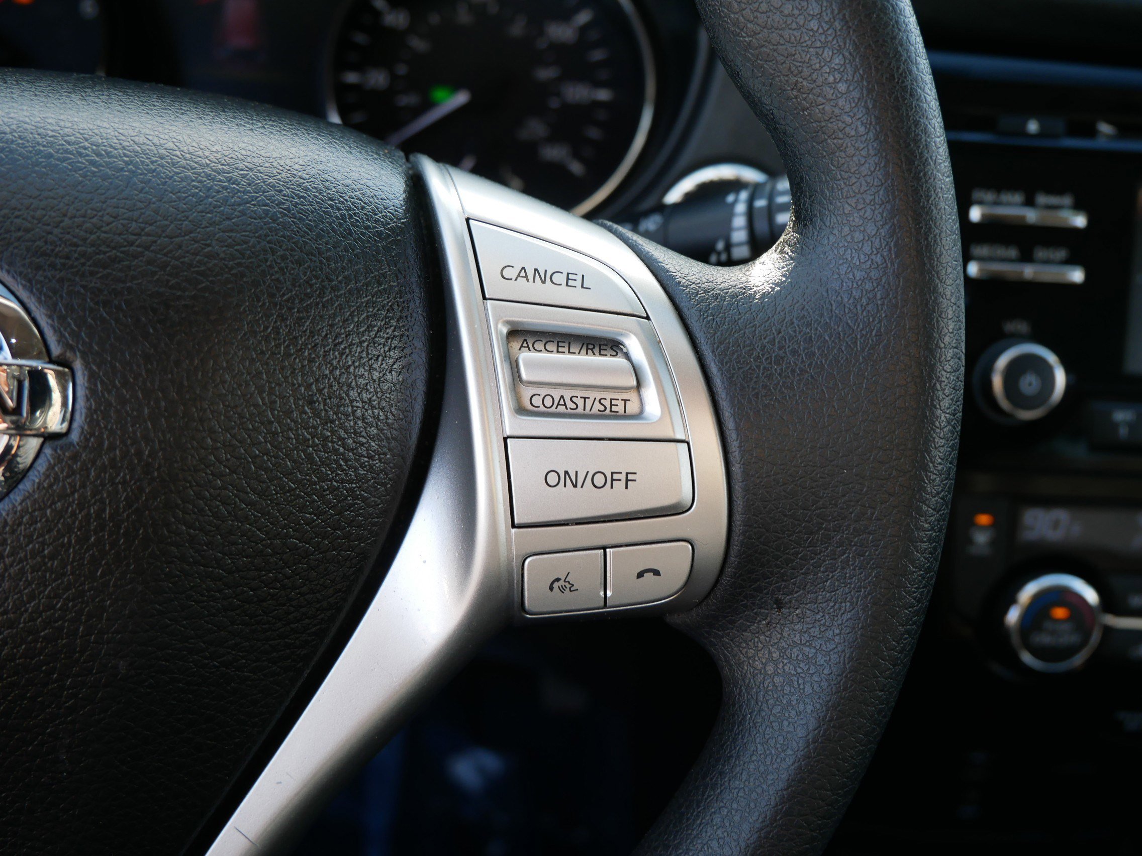 Used 2015 Nissan Rogue SV image 29