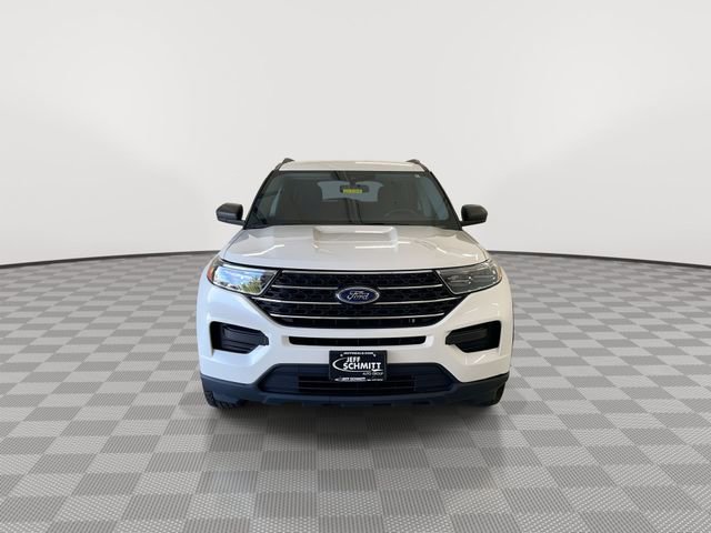Used 2022 Ford Explorer XLT image 3