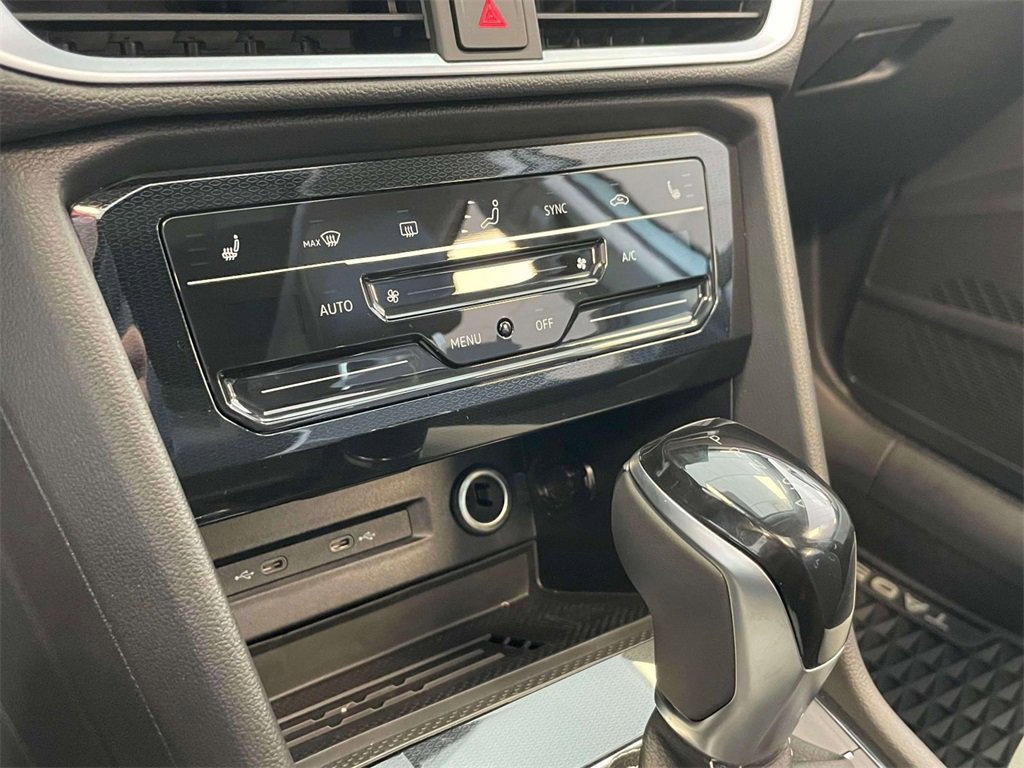 New 2025 Volkswagen Taos SE image 29