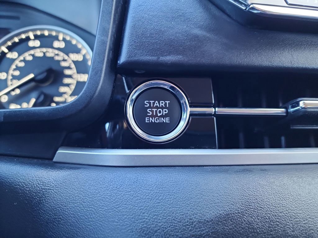 Used 2024 Mitsubishi Outlander SE Black Edition image 24