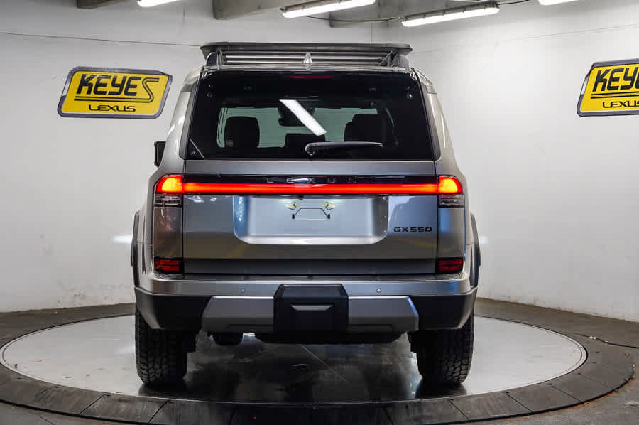 Used 2024 Lexus GX 550 AWD/4WD image 3