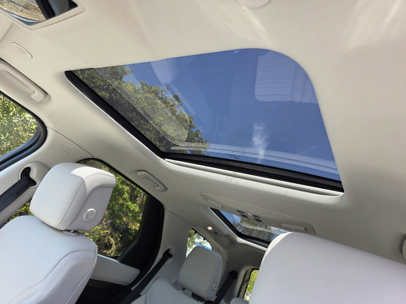 Used 2026 Land Rover Discovery Dynamic SE image 12