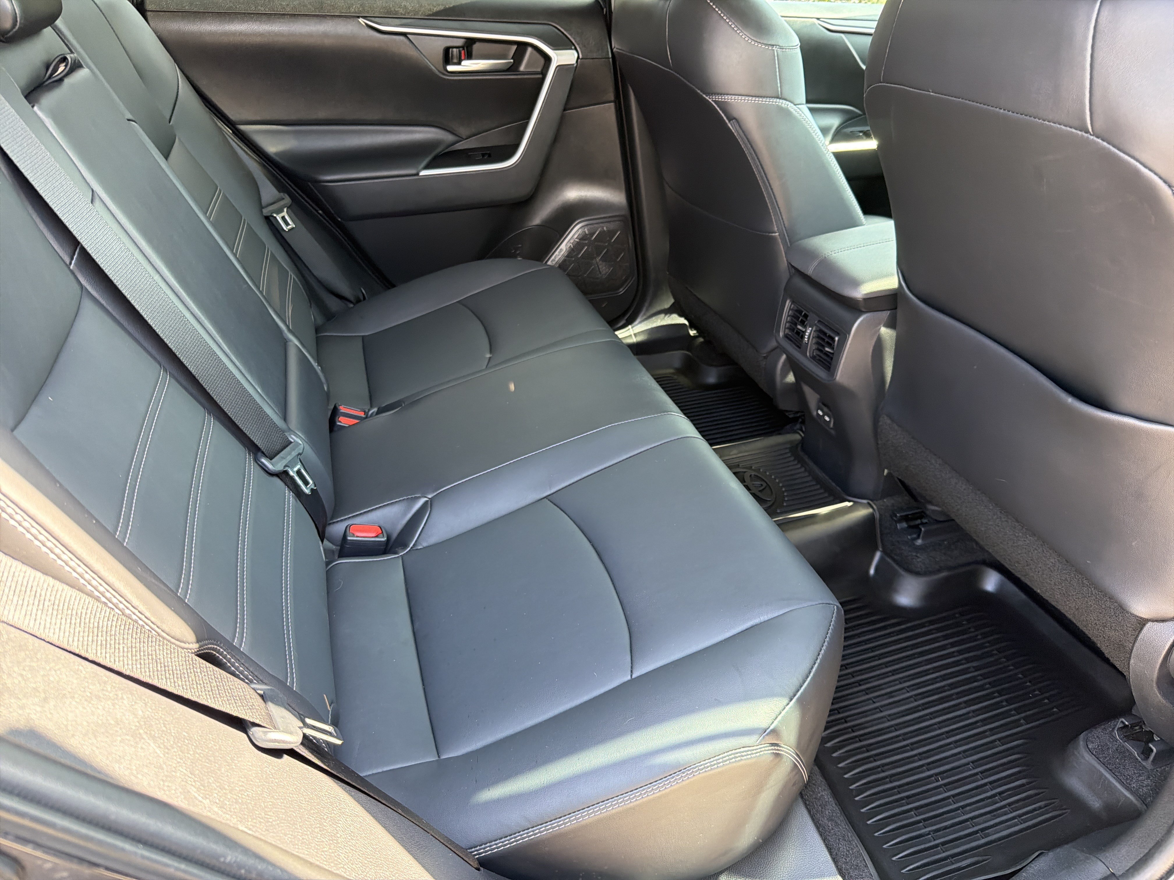 Certified 2022 Toyota RAV4 XLE Premium AWD/4WD image 25