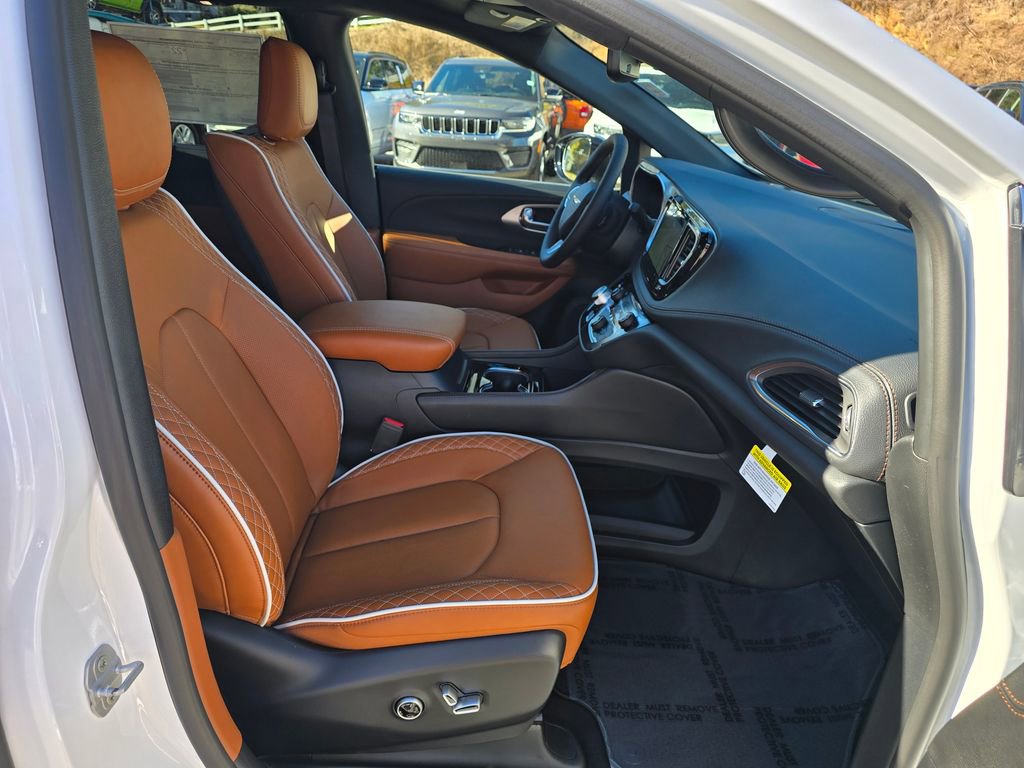 New 2026 Chrysler Pacifica Pinnacle image 29