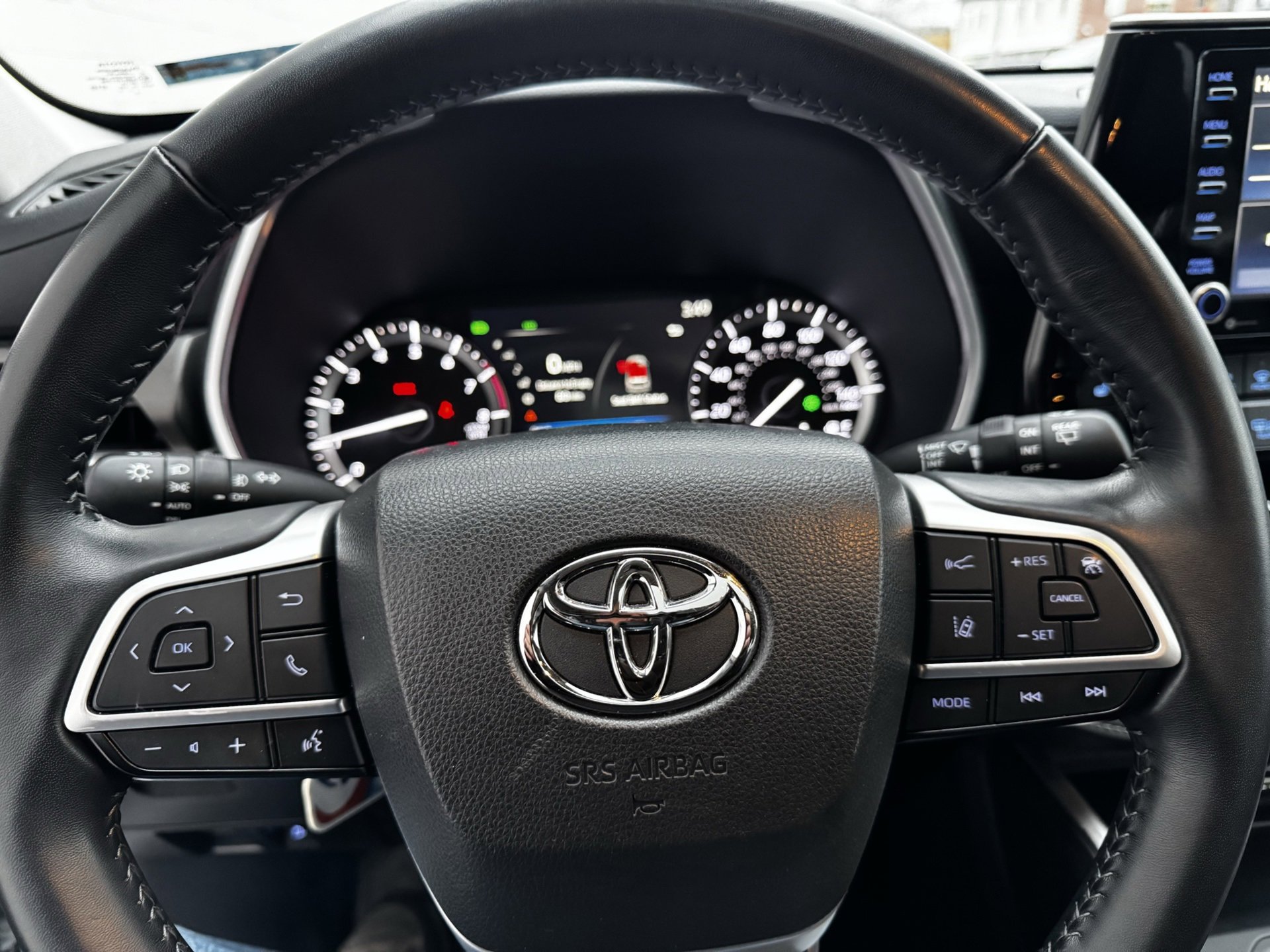 Used 2022 Toyota Highlander XLE image 21