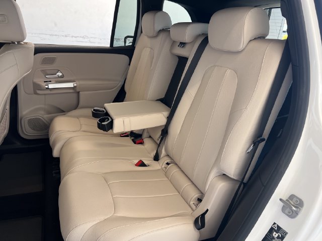 Used 2025 Mercedes-Benz EQB 300 4MATIC image 42