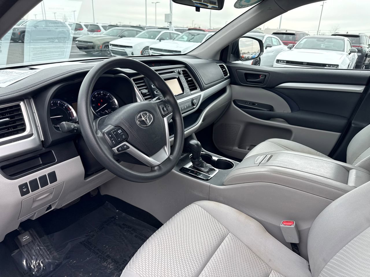 Used 2015 Toyota Highlander LE AWD/4WD image 10